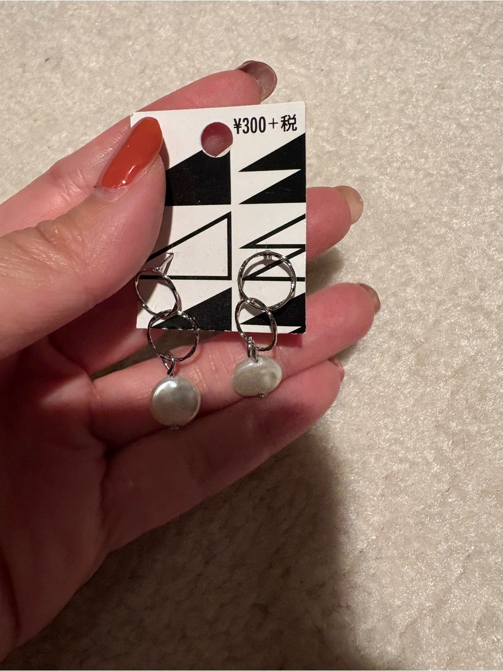 Shell dangle earrings - Picture 2 of 2